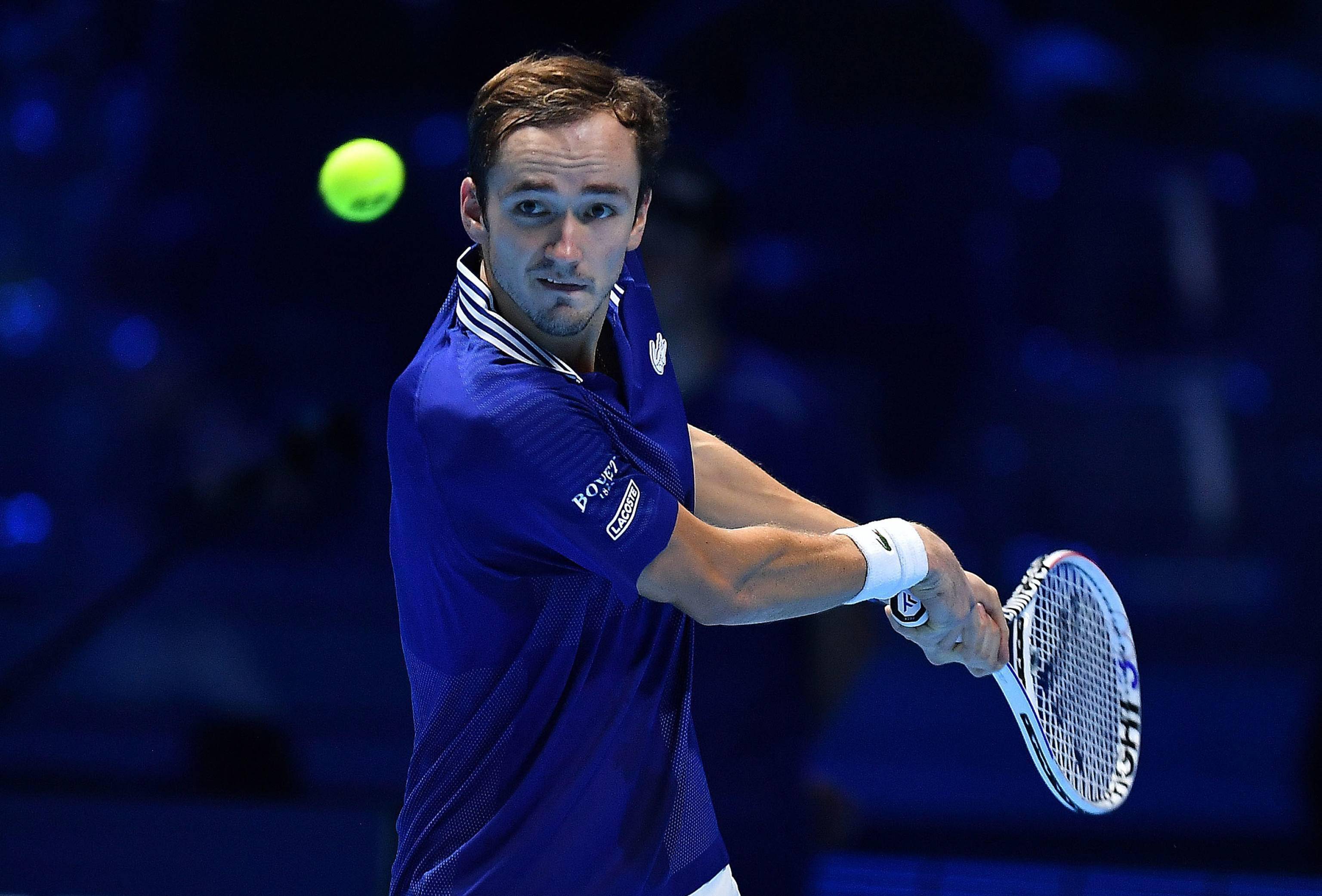 西班牙网球队力克意大利网球队，梅德韦杰夫高光表现的简单介绍