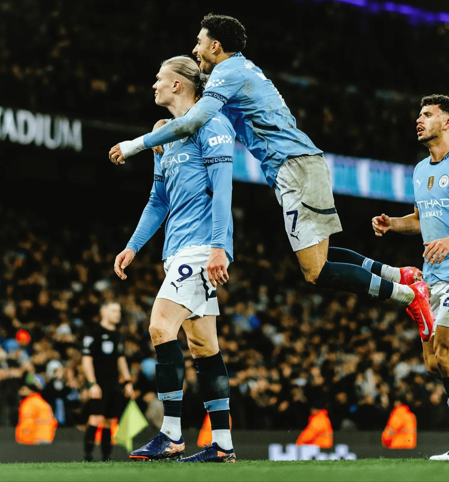 包含曼城险胜丹麦,阿尔瓦雷斯一己之力扛起全队的词条 包含曼城险胜丹麦,阿尔瓦雷斯一己之力扛起全队的词条