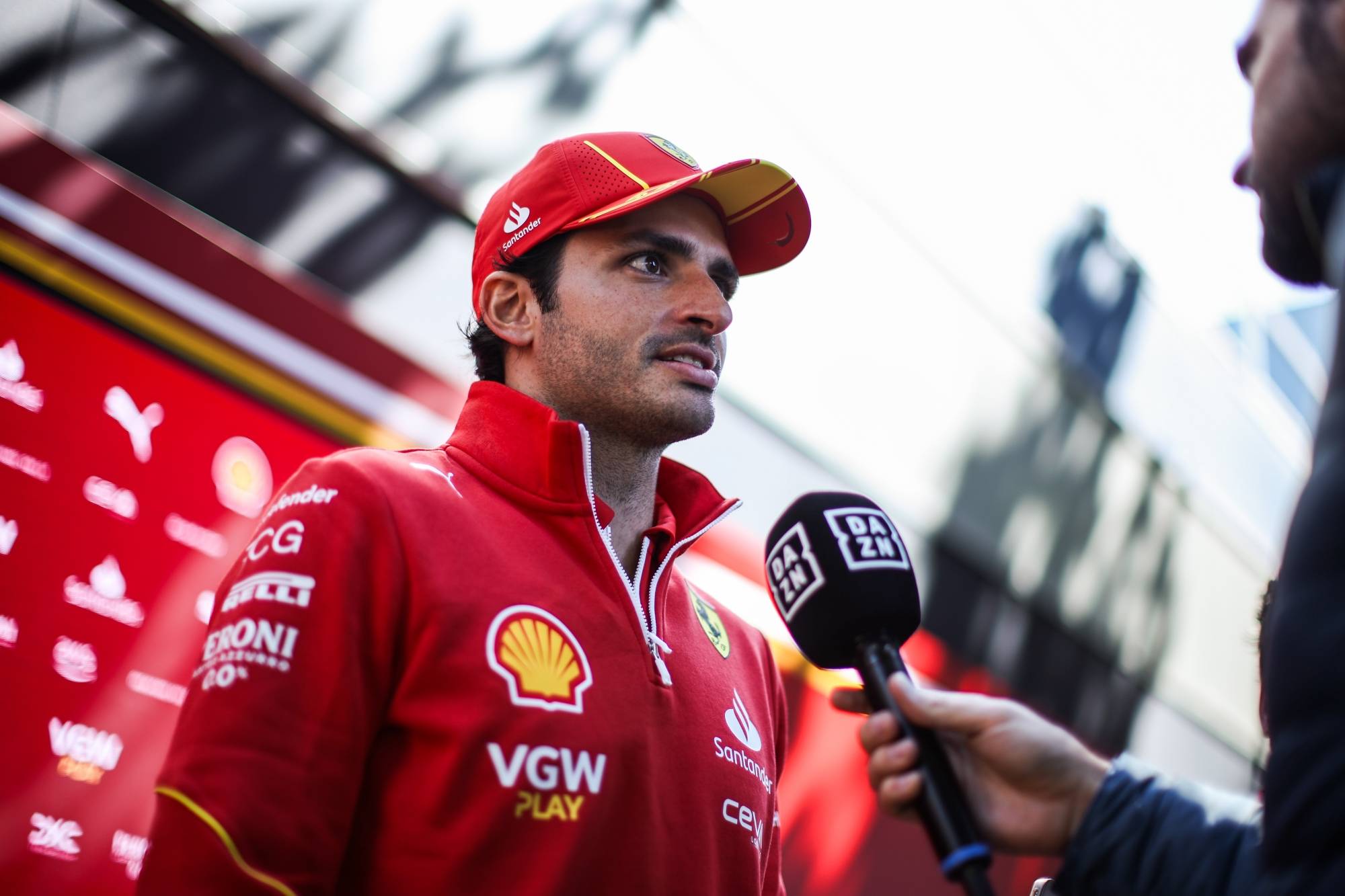 爱游戏APP-红牛车队力克雷诺车队，汉密尔顿惊艳四座的简单介绍