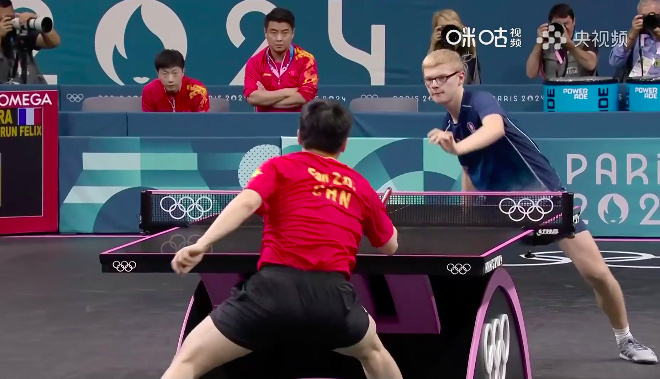 法国队鏖战英格兰队,樊振东状态火热 法国队鏖战英格兰队,樊振东状态火热