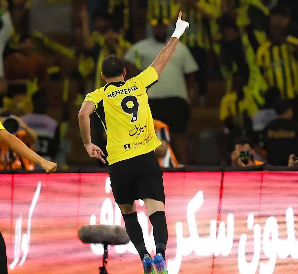 丹麦横扫皇马，本泽马状态火热