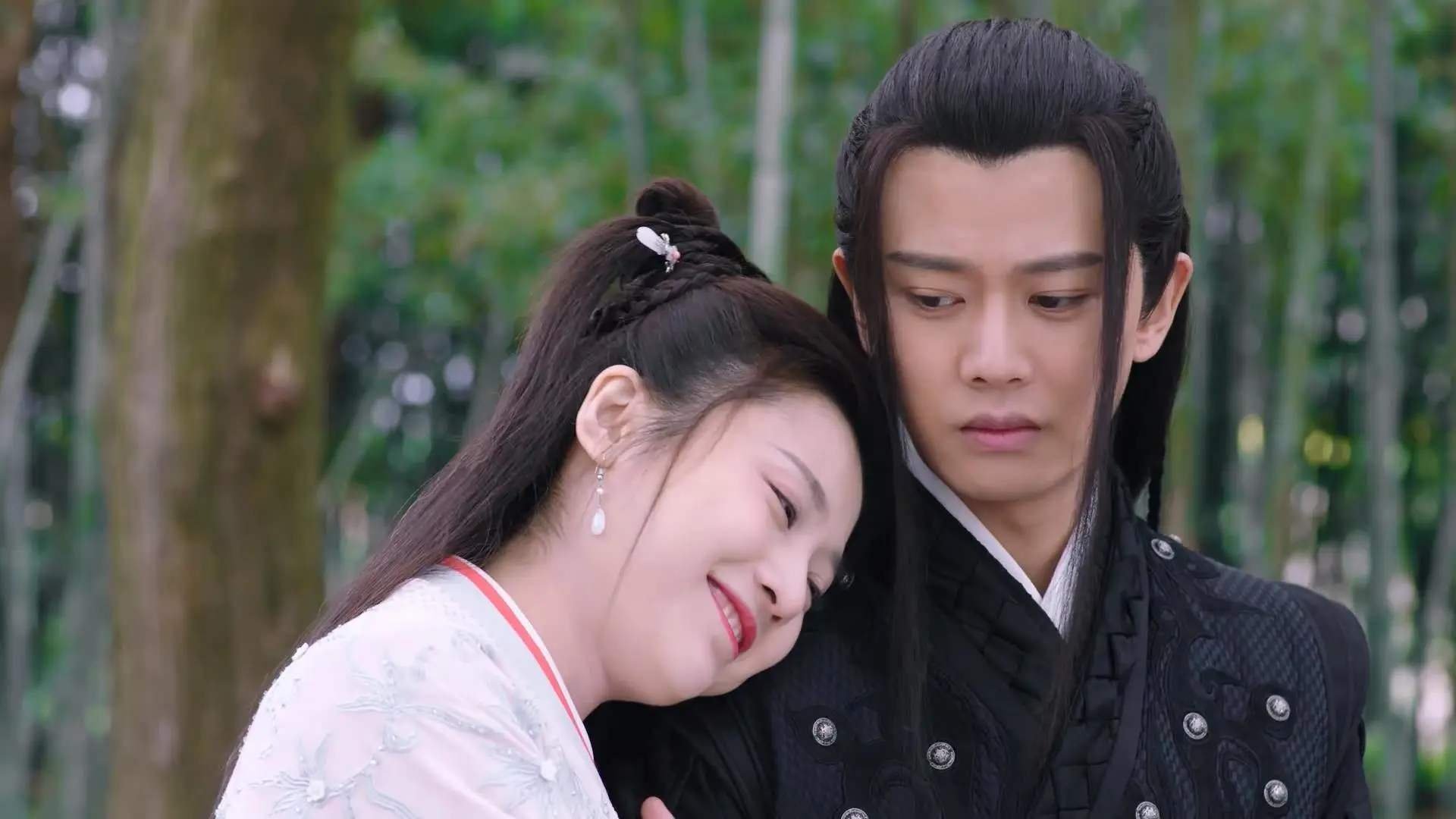 爱游戏官网-高卢雄鸡展翅力擒劲敌，黄鸭组合闪耀定乾坤