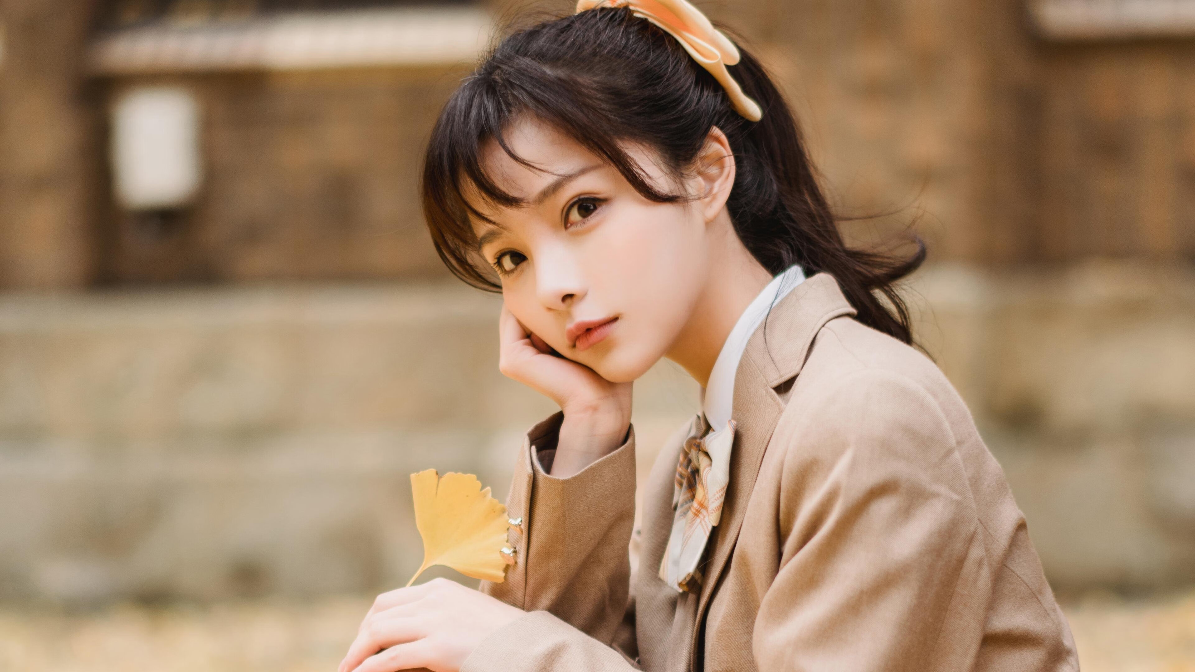 双重奏，阿斯顿马丁的铁骑轰鸣与周冠宇点燃的东方焰火