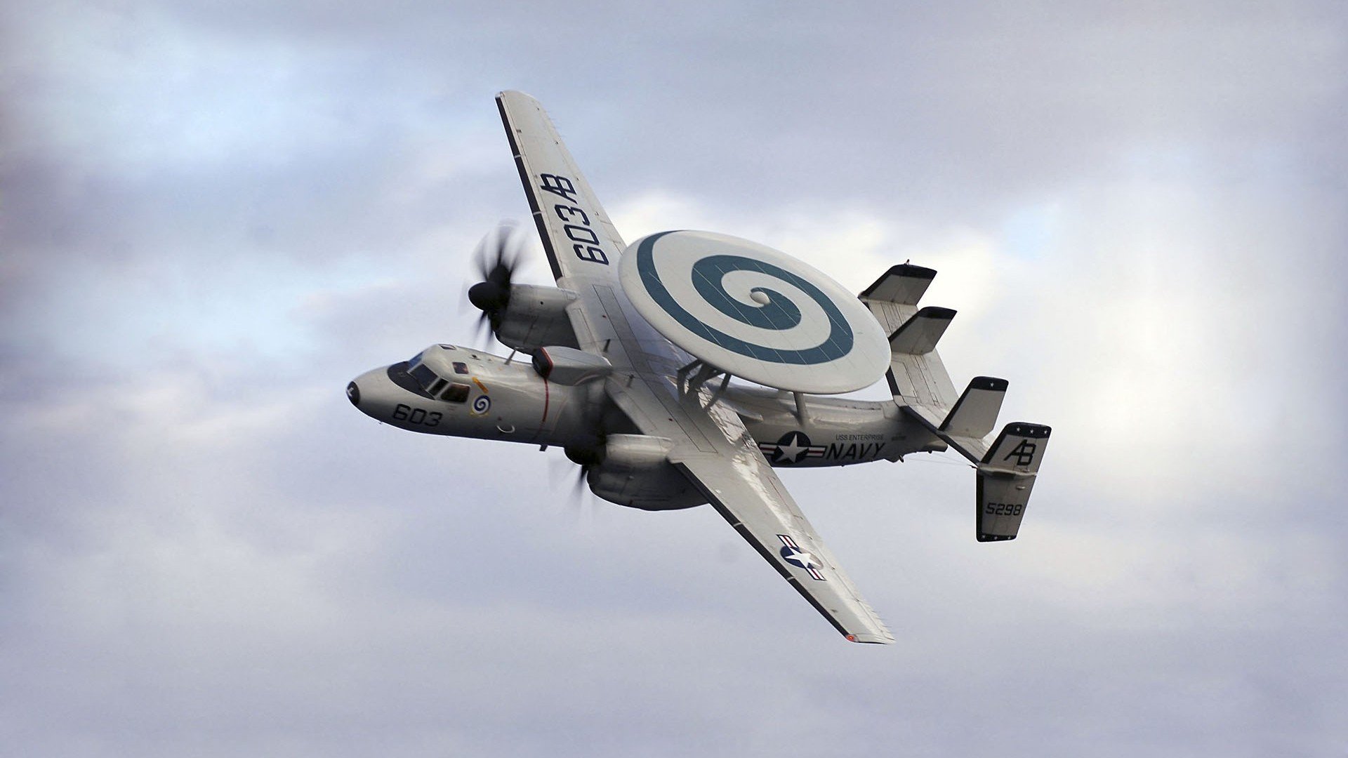 爱游戏在线-足坛唯一性，罗马对决皇家社会，奥斯梅恩上演教科书级别中锋表演