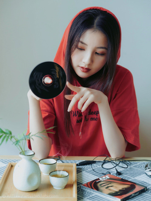 冰封北境的逆袭，爱德华兹新王登基，掘金王朝初现裂痕