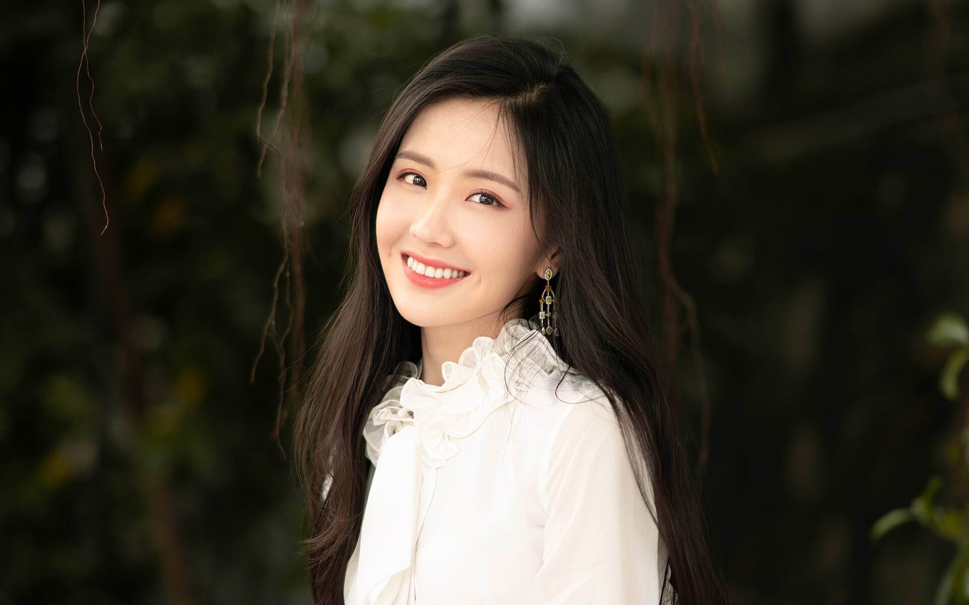 爱游戏体育-圣殿奇兵，当伯纳乌的闪电劈向NBA季后赛之夜